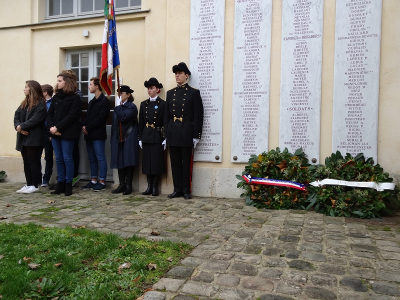 Les anciens élèves du lycée participent à la Cérémonie du 11 novembre