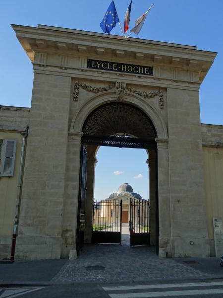 Le portail laissant voir la chapelle